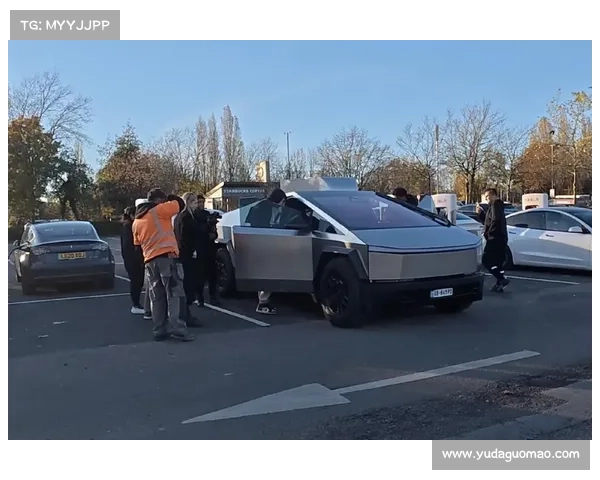 太阳报:蓝军中场凯塞多因无证驾驶被警方拦下,并被扣押车辆 太阳报:蓝军中场凯塞多因无证驾驶被警方拦下,并被扣押车辆